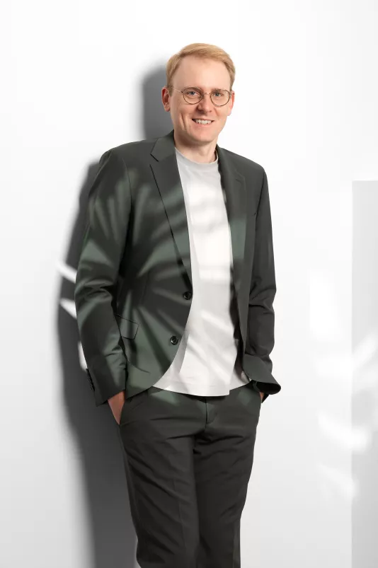 Mitarbeiterportait Alexander Serbe Mitarbeiterportait Alexander Serbe