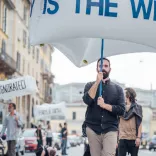 Forms of Turmoil_ public performance by raumlaborberlin and local partners during Salone del Mobile in Mailand, Photo_ Kevin McElvaney_Übermut Project