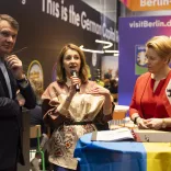 Burkhard Kieker (visitBerlin), Marianna Oleskiv (Vorsitzende der State Agency Tourism Development Ukraine), Franziska Giffey (Senatorin für Wirtschaft, Energie, Betriebe) Burkhard Kieker (visitBerlin), Marianna Oleskiv (Vorsitzende der State Agency Tourism Development Ukraine), Franziska Giffey (Senatorin für Wirtschaft, Energie, Betriebe)