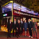 Berlin übergibt umgebauten BVG-Doppeldeckerbus an Kiew