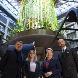 visitBerlins CEO Burkhard Kieker, Lea Hohenberger vom Amt für Statistik Berlin-Brandenburg, Wirtschaftssenatorin Franziska Giffey und Marco Eichhorn, General Manager des Radisson Collection Hotel
