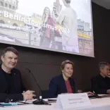 visitBerlins CEO Burkhard Kieker, Wirtschaftssenatorin Franziska Giffey und visitBerlin-Pressesprecher Christian Tänzler