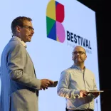 Marco Oelschlegel und Manuel Wrobel (beide visitBerlin Berlin Convention Office) bei der Eröffnung des Bestival 2025