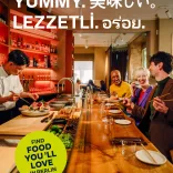 In der November Brasserie - weiteres Plakatmotiv von visitBerlins neuer Kampagne für die Berliner Gastro-Szene Plakatmotiv von visitBerlins neuer Kampagne für die Berliner Gastro-Szene