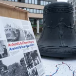 Die Freiheitsglocke mit Berlin Freedom Week Mobil tourt während der Freedom Week durch Berlin