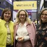 visitBerlins CEO Sabine Wendt, Berlins Kultursenatorin Sarah Wedl-Wilson und Nina Zantout (visitBerlin)