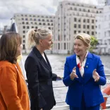 abine Wendt (visitBerlin), Rikke Holm Petersen (Wonderful Copenhagen) und Wirtschaftssenatorin Franziska Giffey stellen BerlinPay vor