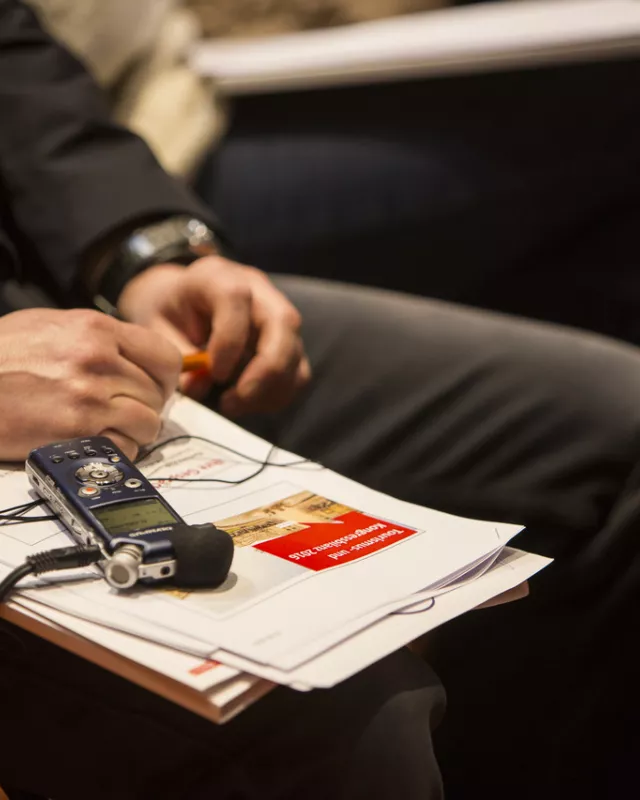 Aufnahmegerät und Presseinformation