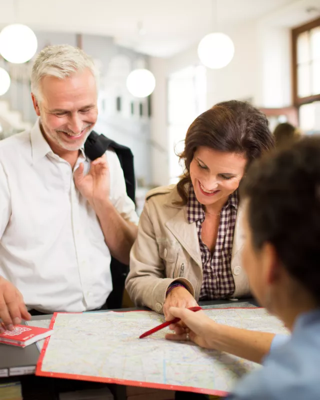 Foto: Beratungsgespräch in der Berlin Tourist Info
