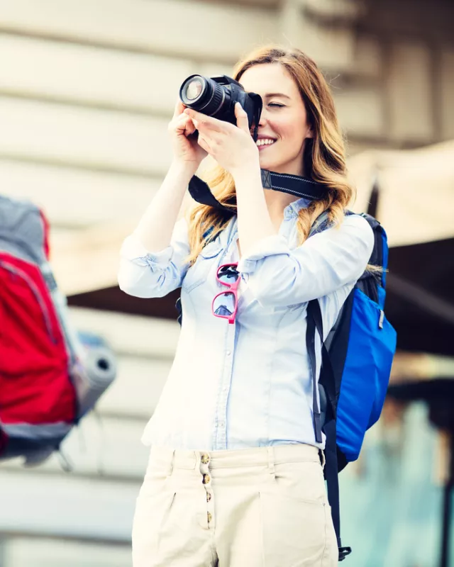 Foto: Besucher in Berlin mit Kamera
