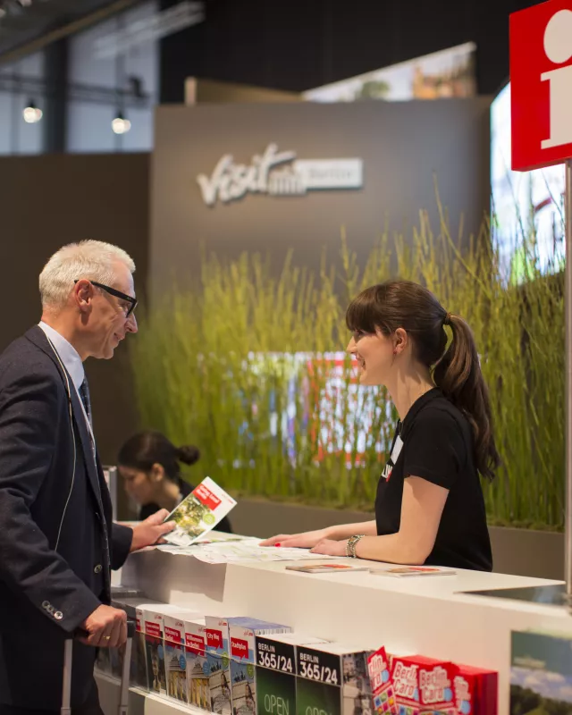 Foto: Beratungsgespräch bei der ITB Berlin