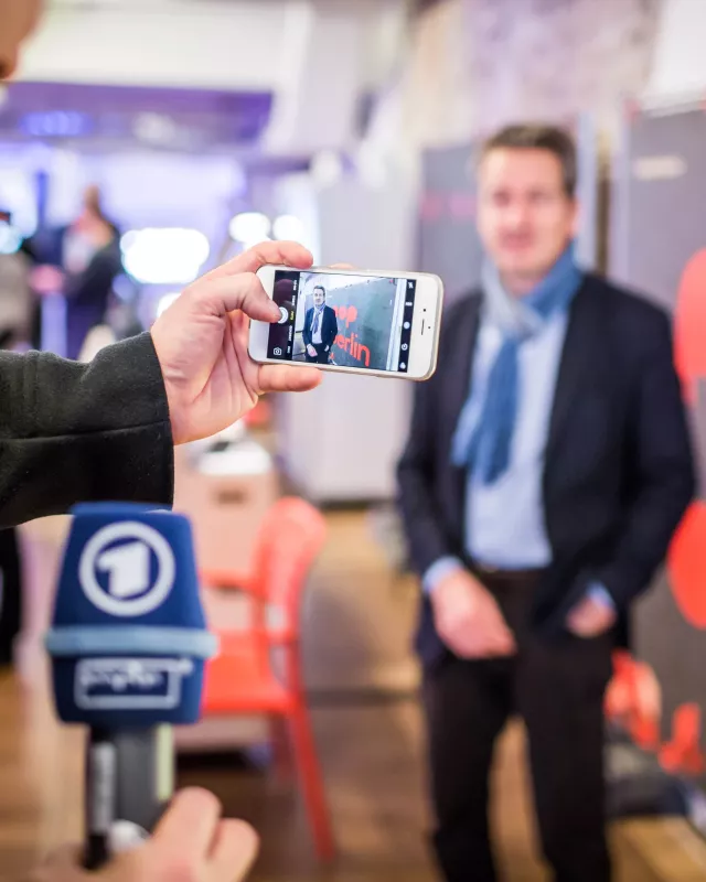 Foto: Pop into Berlin Pressearbeit ARD Interview