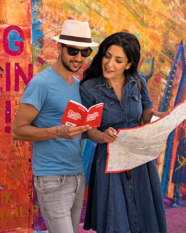 sightseeing mit der "berlin welcome card" an der eastside gallery