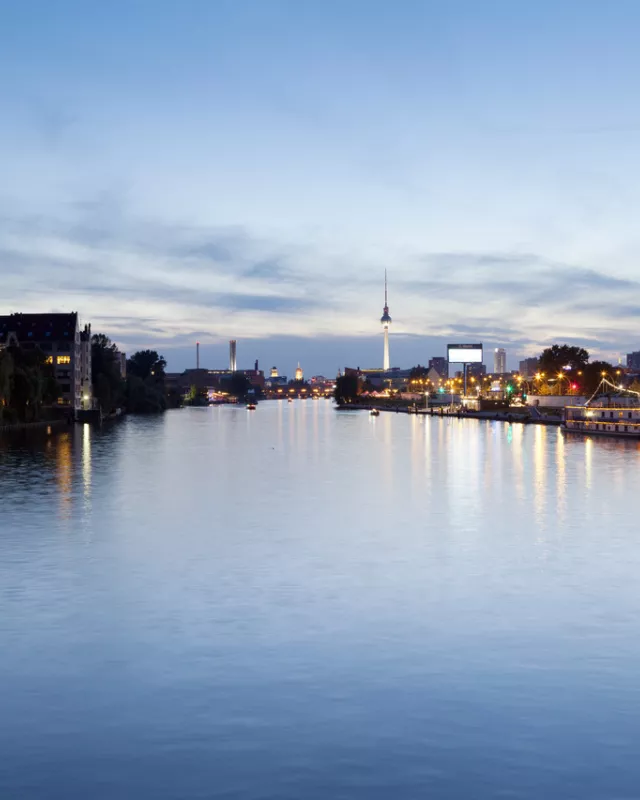 Blaue Stunde an der Spree