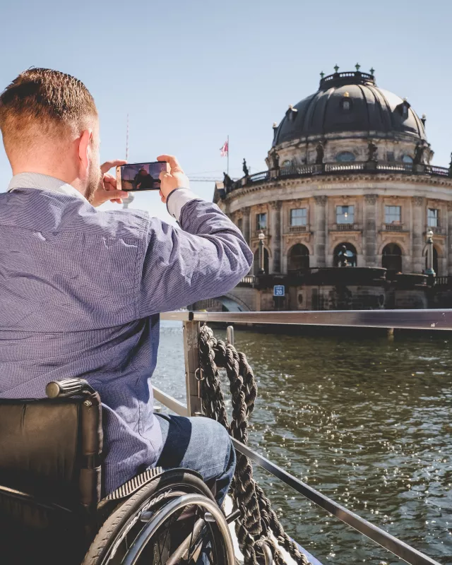 barrierefreie Schifffahrt mit einem Ausflugsdampfer der Reederei Riedel