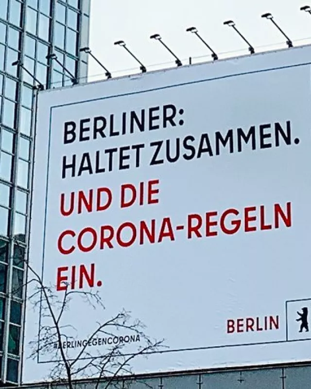Corona-Motiv am Alkexanderplatz