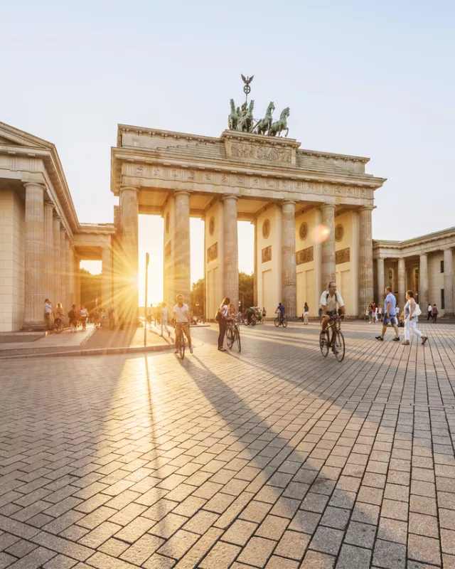Berlin-Gäste vor dem Brandenburger Tor