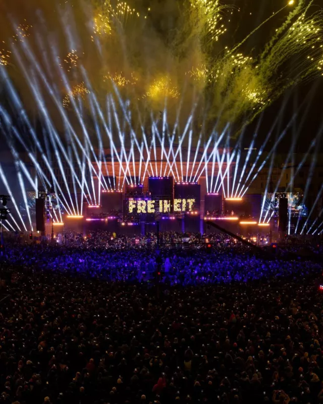 Berlin feiert 35 Jahre Mauerfall Berlin feiert 35 Jahre Mauerfall