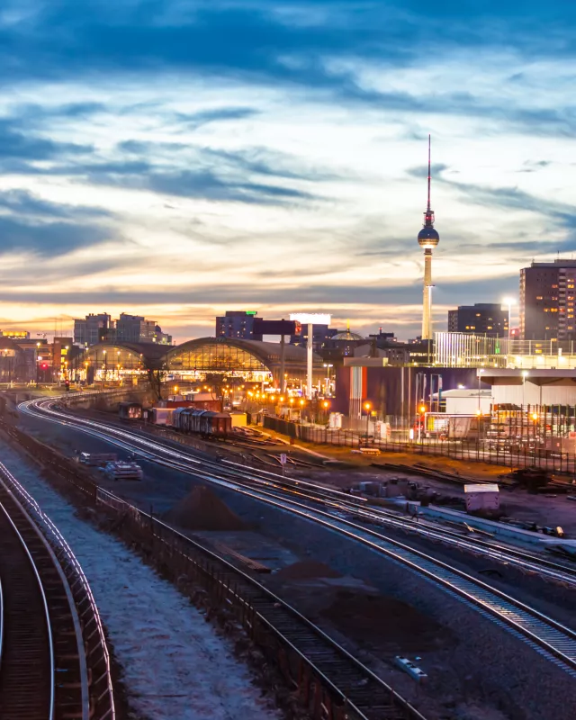 Skyline Berlin mit Bahnhof Alexanderplatz