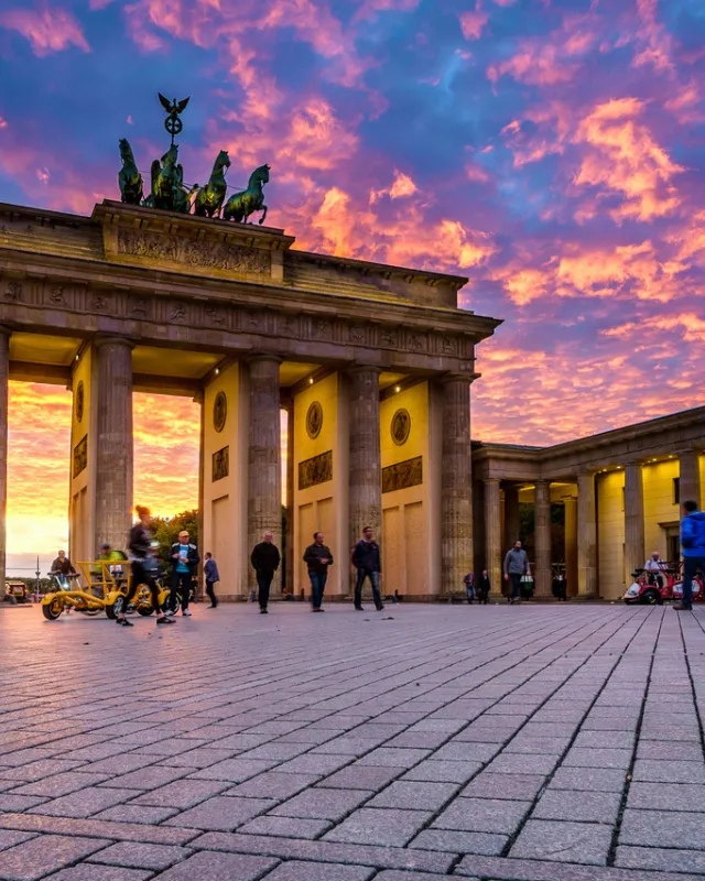 Brandenburger Tor mit purpur Himmel