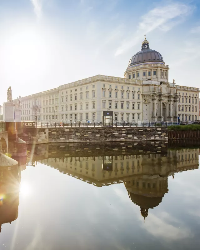 Panorama vom Humboldt Forum und dem Berliner Dom