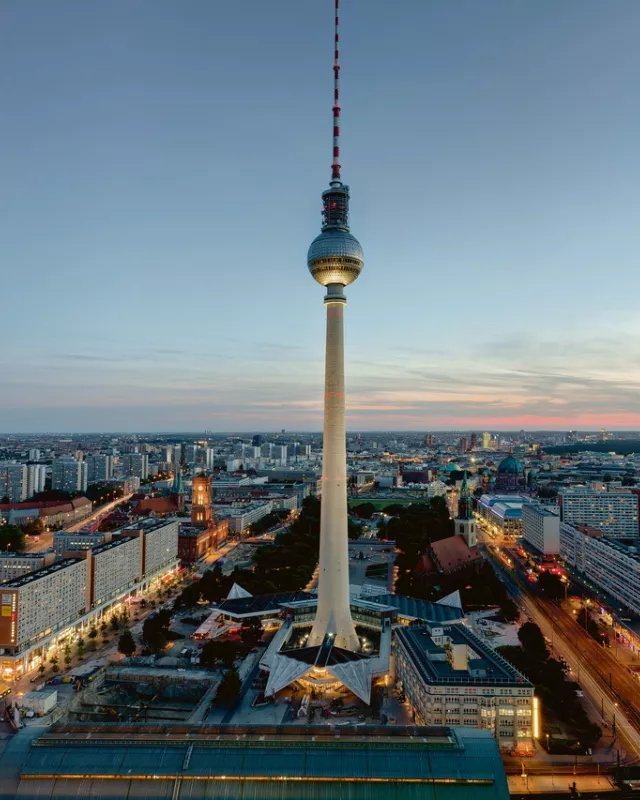 Blick auf die Berliner Innenstadt mit dem Fernsehturm Blick auf die Berliner Innenstadt mit dem Fernsehturm