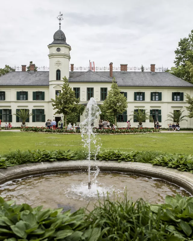 Schloss und Gutshof Britz