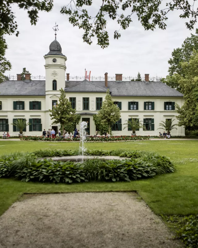 Schloss und Gutshof Britz