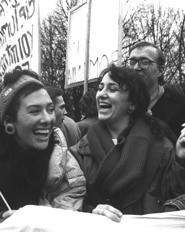 Jubelnde Menschen bei der Öffnung des Brandenburger Tors