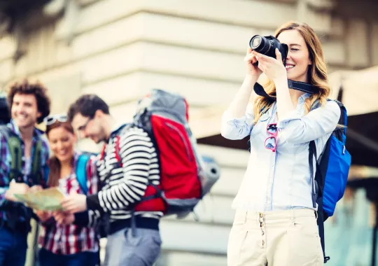 Foto: Besucher in Berlin mit Kamera