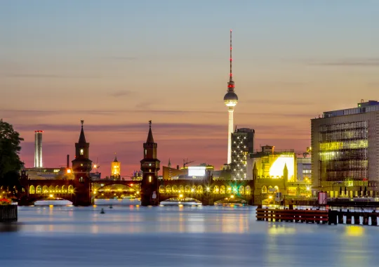 Germany, Berlin, View of Oberbaum bridge at Spree river