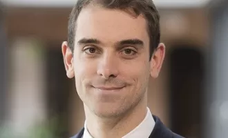 Portrait Maximilian Riehl Geschäfstführer Medical Park Humboldtmühle Berlin