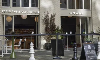 Außenansicht des World Chess Club bei der Welcome Reception vom Bestival 2023