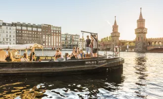 Bootsfahrt an der Oberbaumbrücke Bootsfahrt an der Oberbaumbrücke