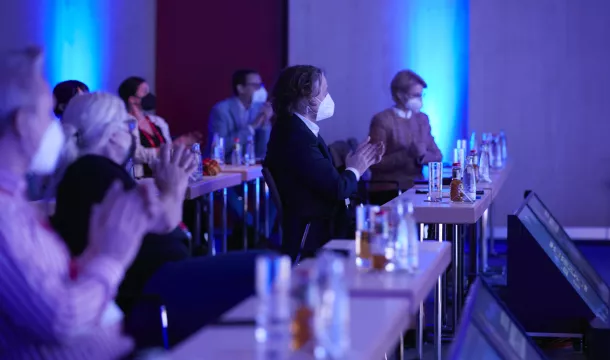 Pilotprojekt Testing im Estrel Berlin: Plenum