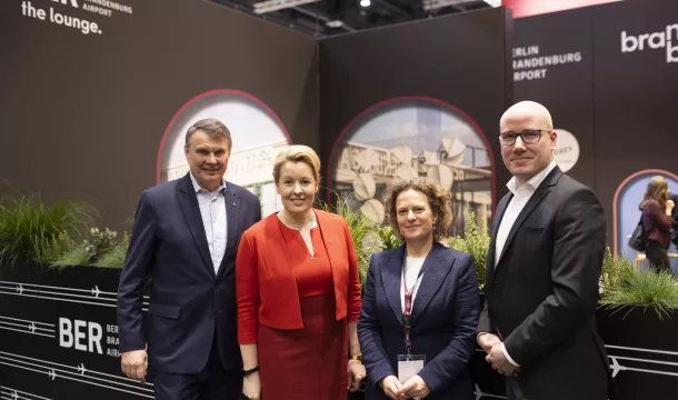 Pressetermin "easyJet stockt Streckenangebot am BER auf" (v.l.n.r.): Burkhard Kieker (CEO visitBerlin), Franziska Giffey (Wirtschaftssenatorin Berlin), Aletta von Massenbach (CEO Flughafen BER), Stephan Erler (easyJet Deutschland)