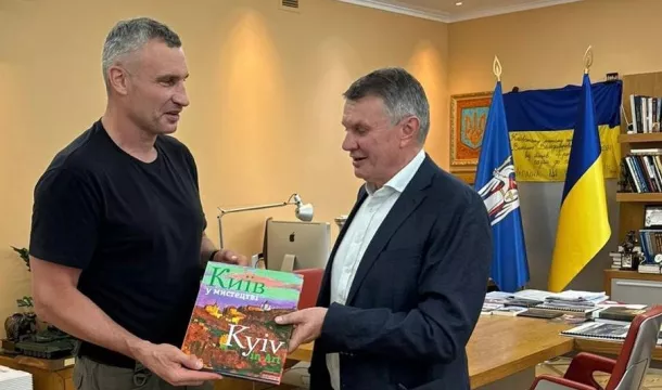 Vitali Klitschko, Bürgermeister von Kiew, und visitBerlin-CEO Burkhard Kieker