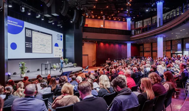 bühne und Plenum des Berlin Tourism and MICE Summit