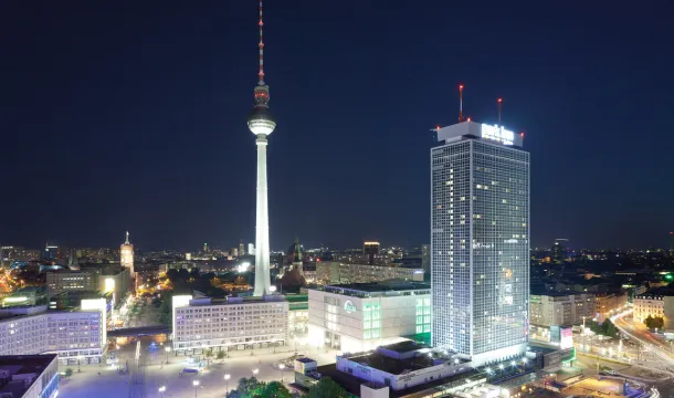 Blick auf den Alexanderplatz und Park Inn Hotel