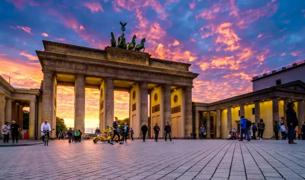 Brandenburger Tor mit purpur Himmel