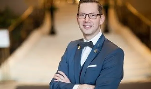 Concierge im Hotel Ritz Carlton