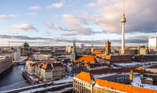 Panorama mit dem Fernsehturm, dem Rote Rathaus und dem Berliner Dom