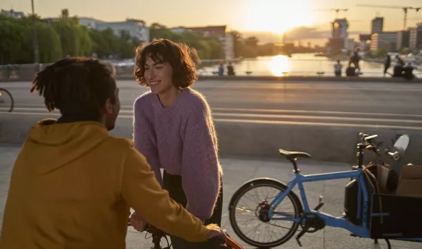 Paar auf der Oberbaumbrücke