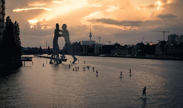 Molecule Man mit Stand Up Paddlern