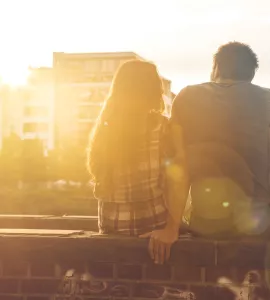 Zwei Menschen im Sonnenlicht Zwei Menschen im Sonnenlicht