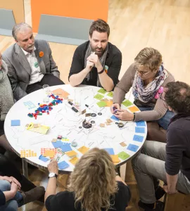 Foto: Gesprächsrunde am runden Tisch 
