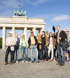 Gruppe vorm Brandenburger Tor