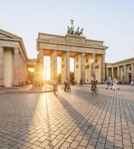 Berlin-Gäste vor dem Brandenburger Tor