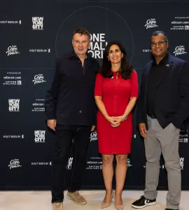 Gaben die touristische Kooperation „One Small World“ bekannt: Burkhard Kieker (visitBerlin), Nancy Mammana, (New York City Tourism + Conventions) & Enver Duminy (Cape Town Tourism) One Small World