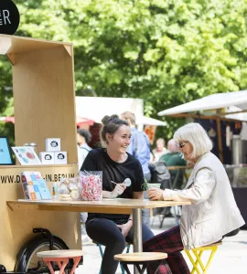 visitBerlin ist mit dem HIER-Mobil regelmäßig auf Kieztour HIER_Mobil_Kieztour_c_visitBerlin_Foto_Dirk_Mathesius, Arkona Platz Berlin Mitte, 20190524